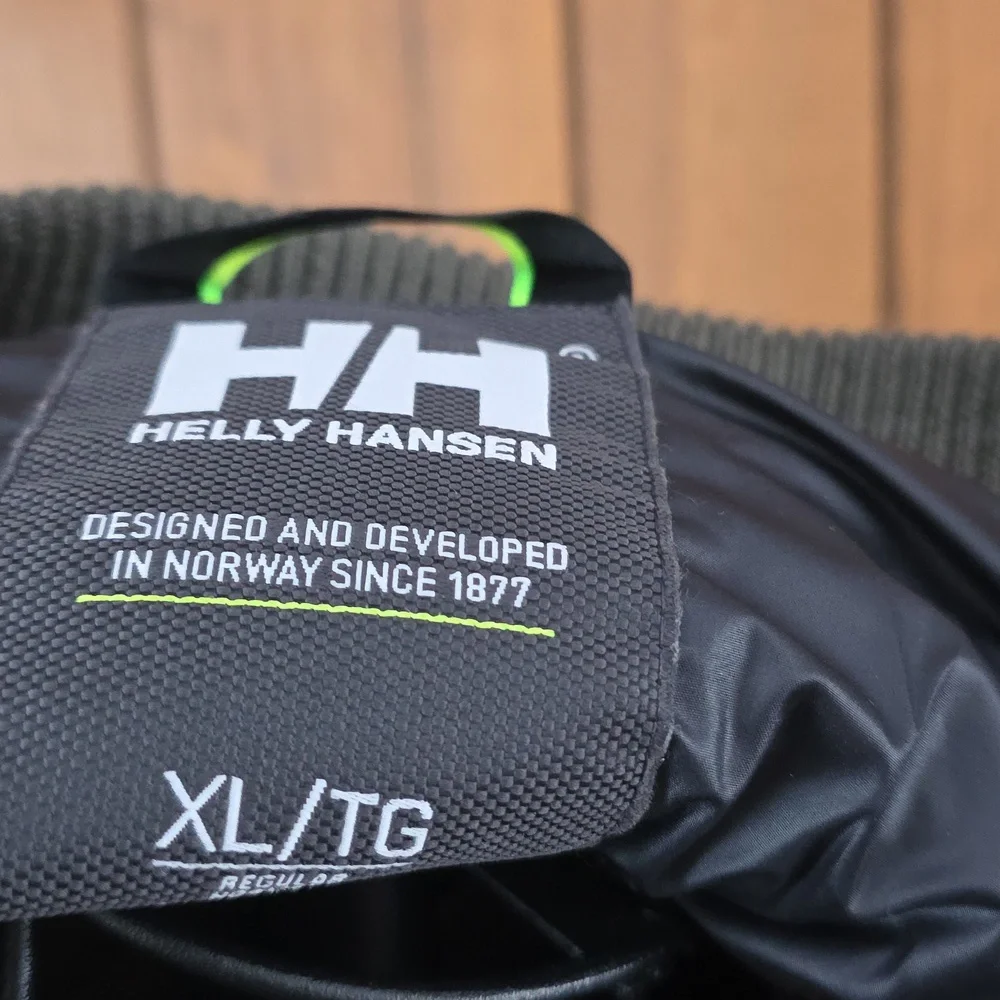 Helly Hansen camo puffer jacket - Picture 2 of 6